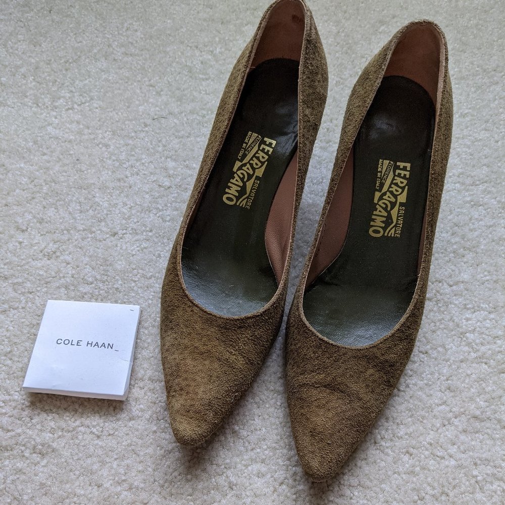 Vintage Ferragamo green suede pointy toe heels